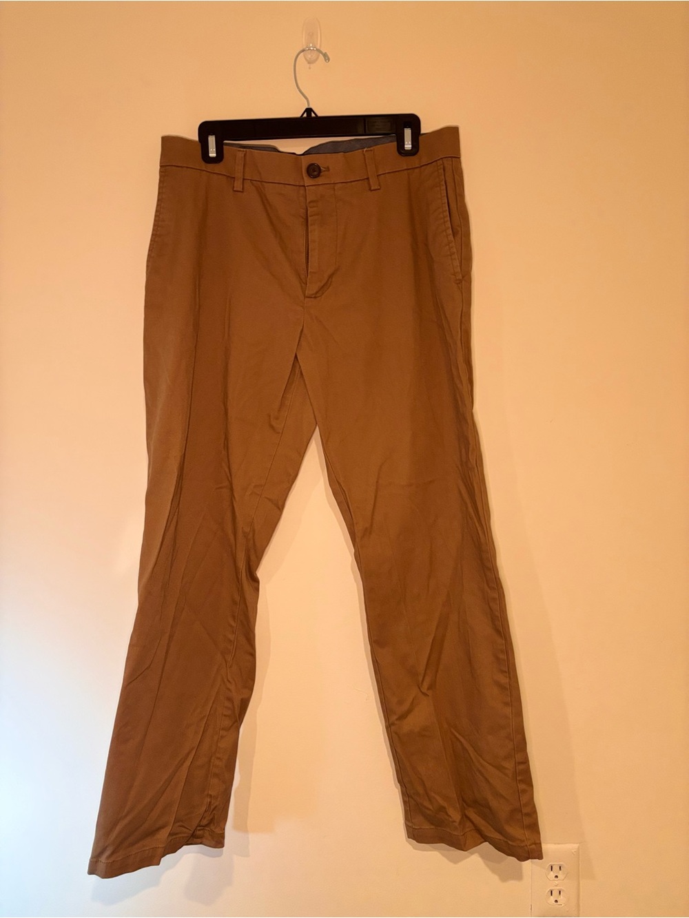 Old Navy Men's Ultimate Loose Built-in Flex Tan Chino Pants 33x30